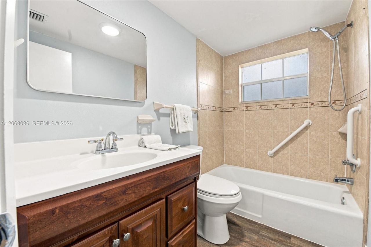 4141 NW 44th Ave , Unit 217, Lauderdale Lakes, FL 33319 Photo