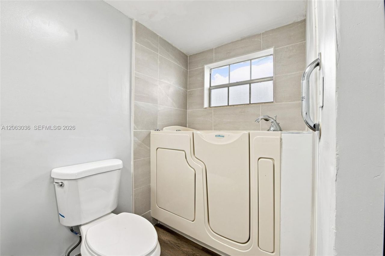 4141 NW 44th Ave , Unit 217, Lauderdale Lakes, FL 33319 Photo