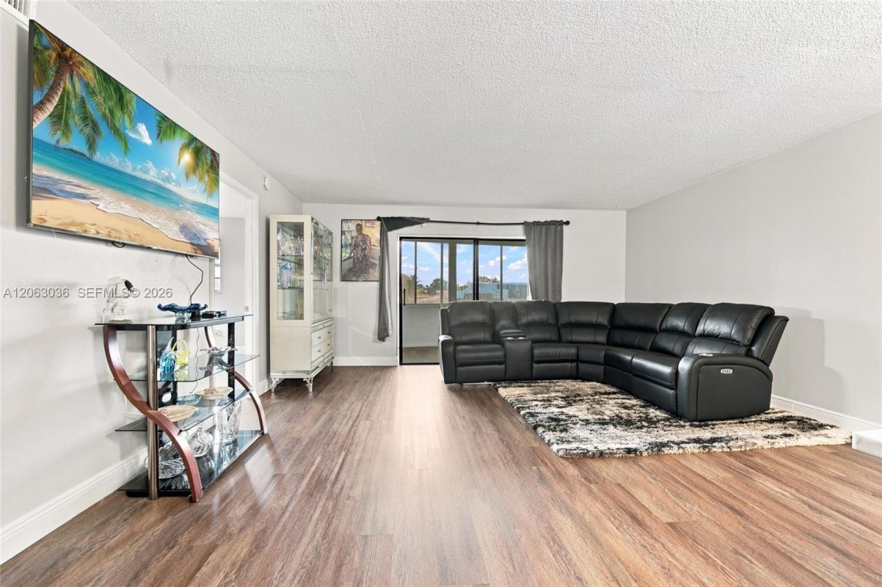 4141 NW 44th Ave , Unit 217, Lauderdale Lakes, FL 33319 Photo