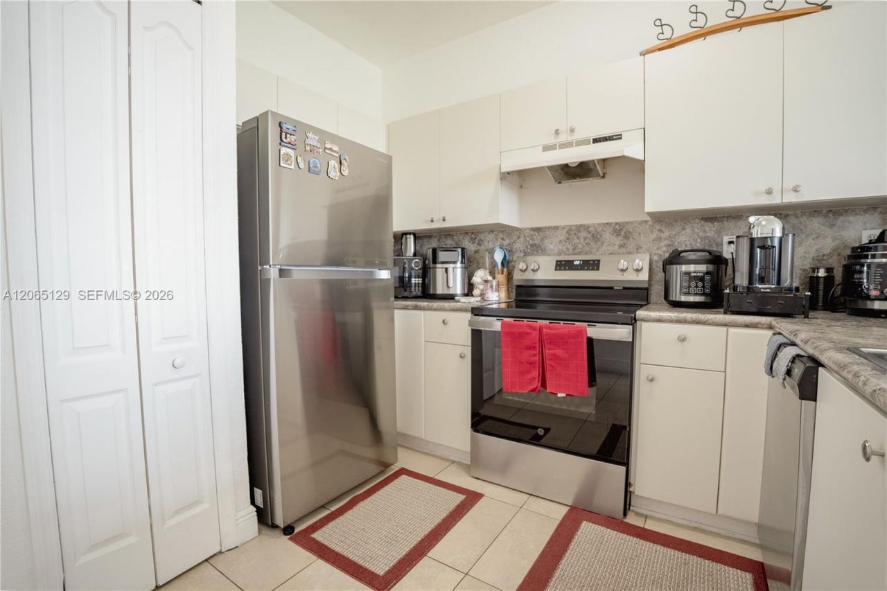 17600 NW 73rd Ave , Unit 201-6, Hialeah, FL 33015 Photo