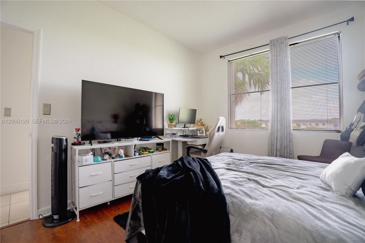 17600 NW 73rd Ave , Unit 201-6, Hialeah, FL 33015 Photo