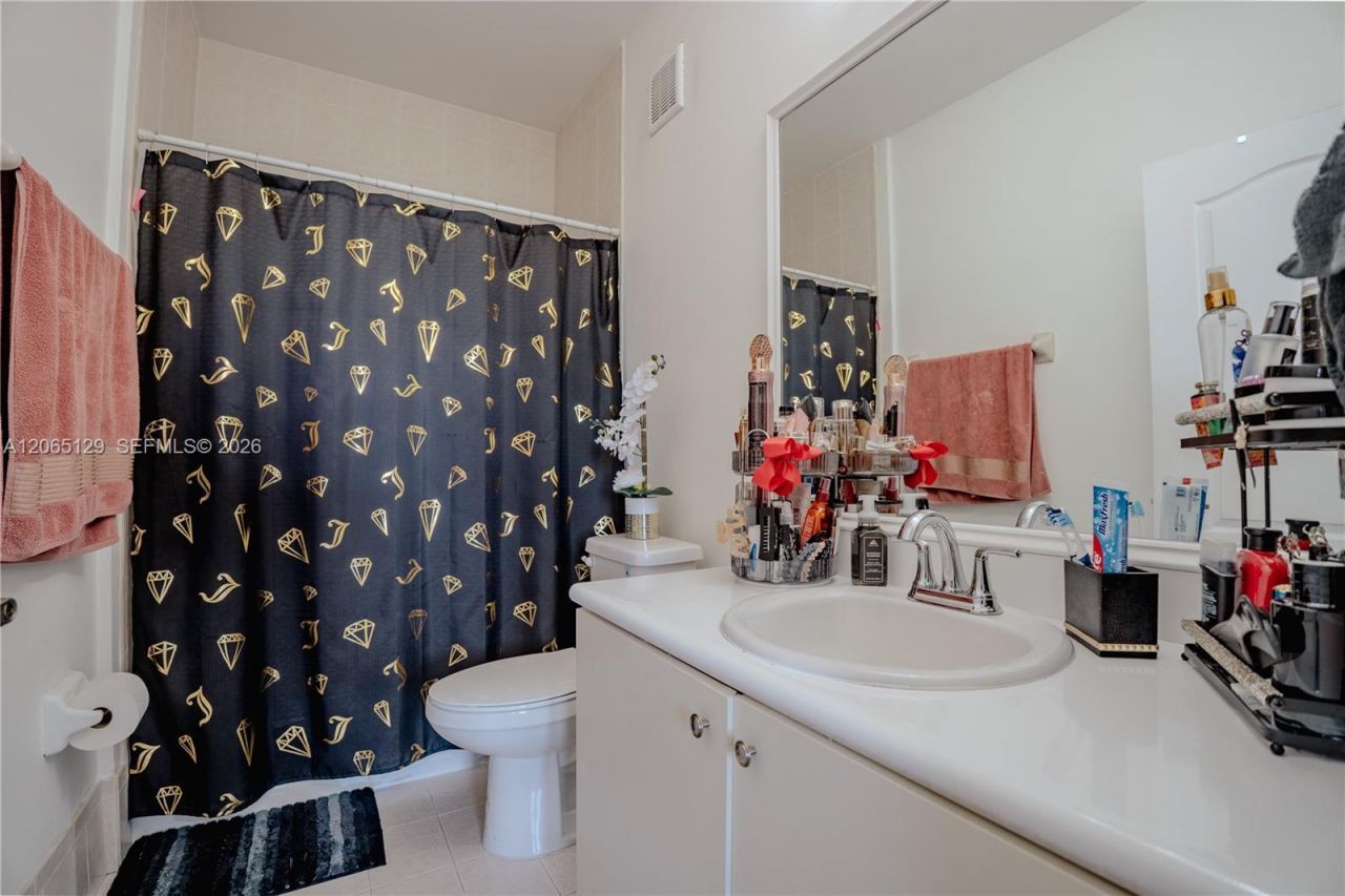 17600 NW 73rd Ave , Unit 201-6, Hialeah, FL 33015 Photo