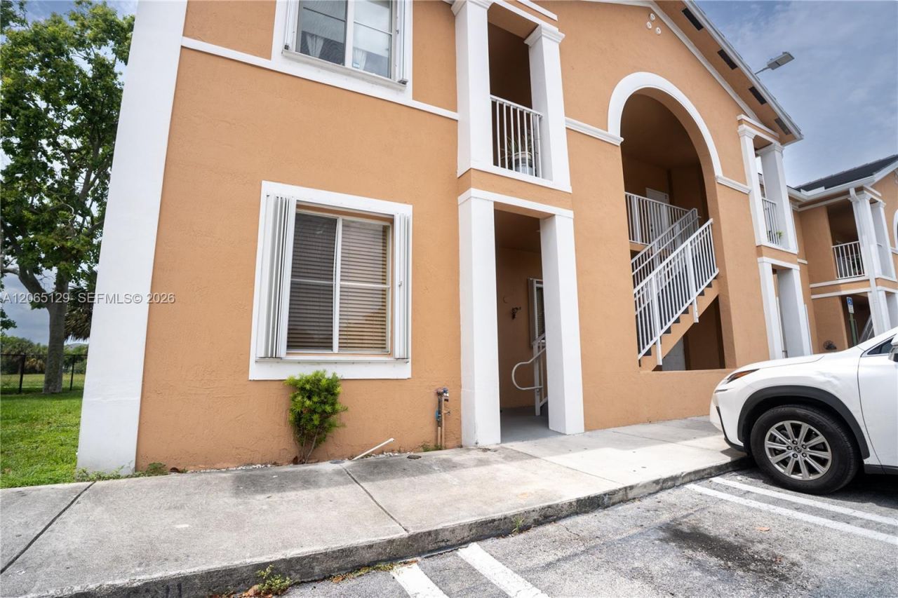 17600 NW 73rd Ave , Unit 201-6, Hialeah, FL 33015 Photo