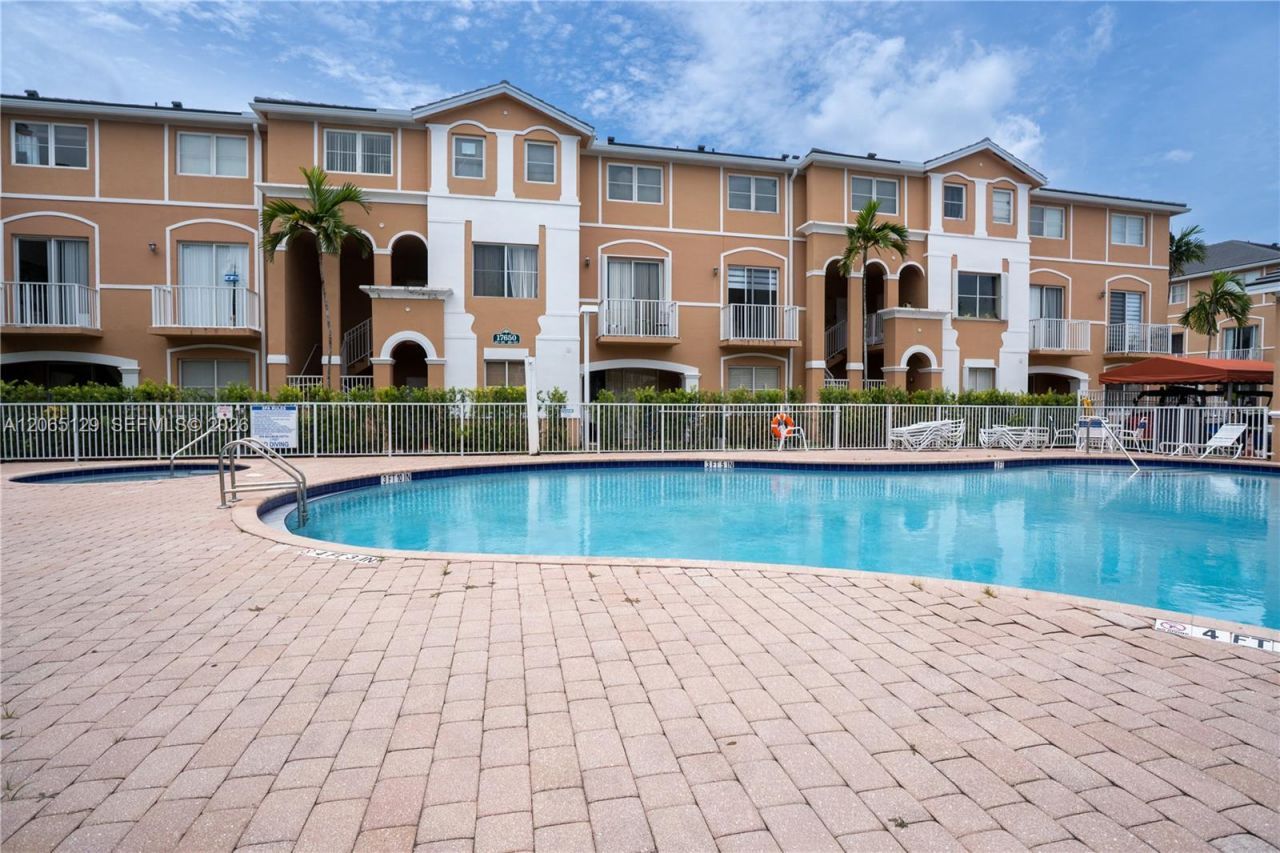 17600 NW 73rd Ave , Unit 201-6, Hialeah, FL 33015 Photo