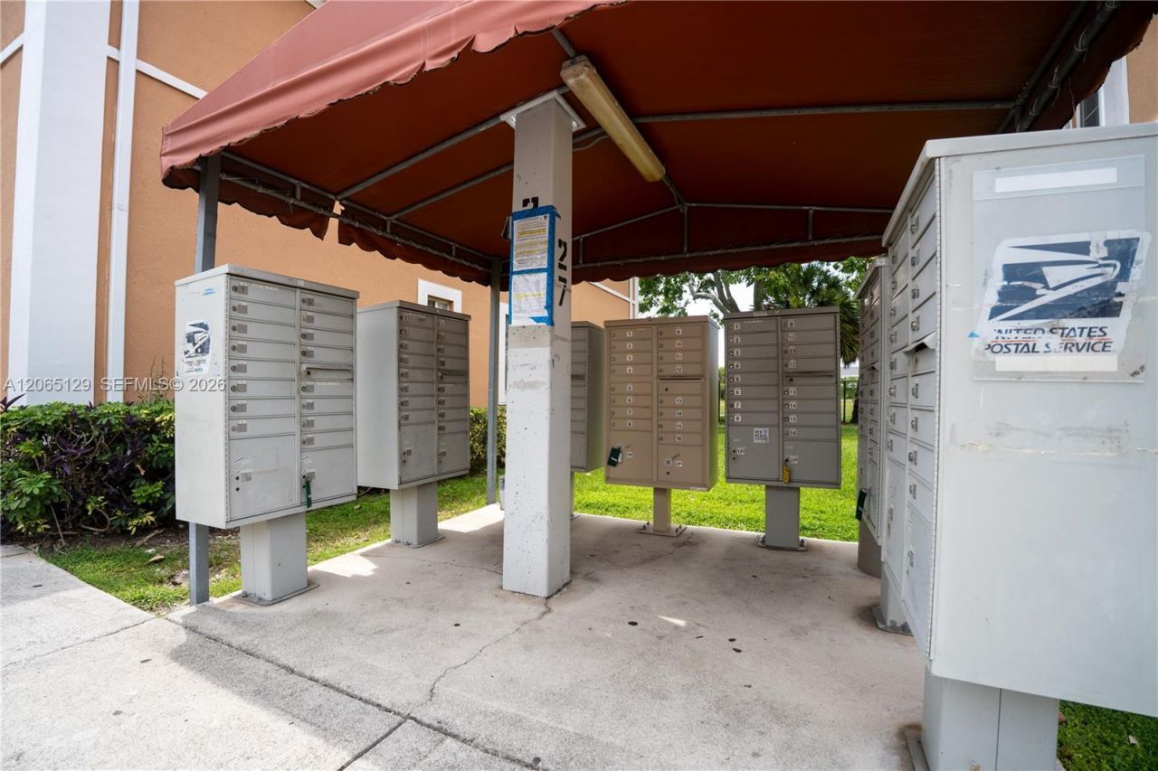 17600 NW 73rd Ave , Unit 201-6, Hialeah, FL 33015 Photo