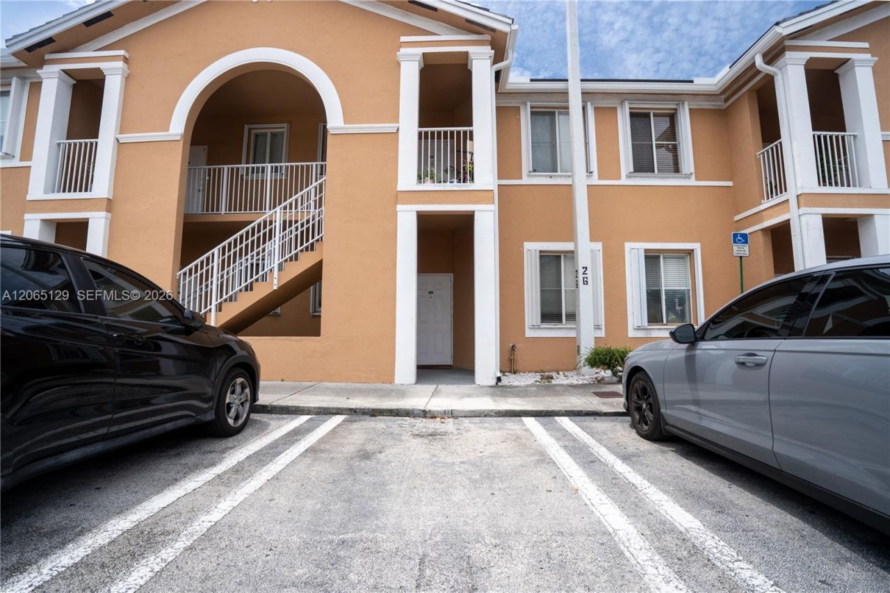 17600 NW 73rd Ave , Unit 201-6, Hialeah, FL 33015 Photo