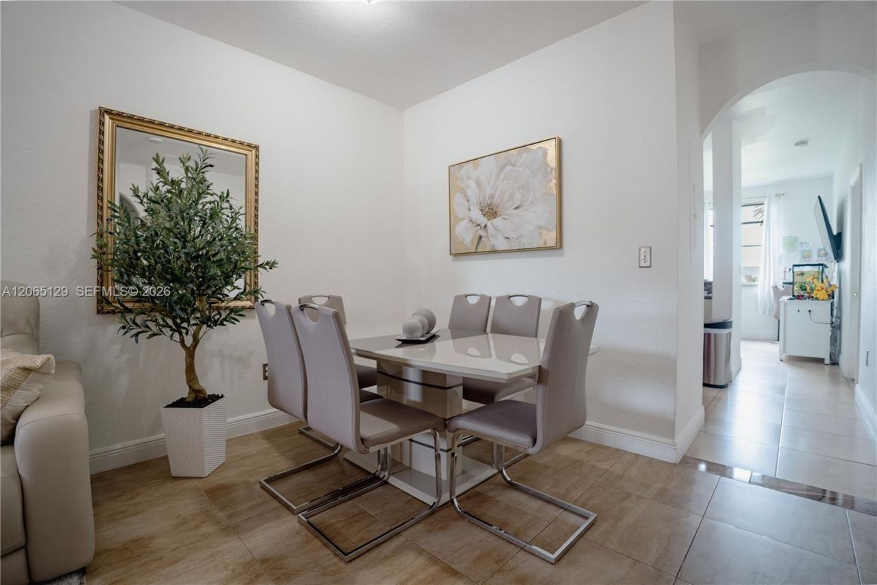 17600 NW 73rd Ave , Unit 201-6, Hialeah, FL 33015 Photo