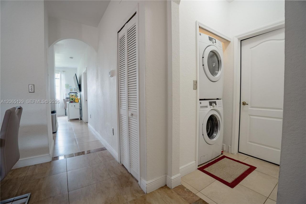 17600 NW 73rd Ave , Unit 201-6, Hialeah, FL 33015 Photo