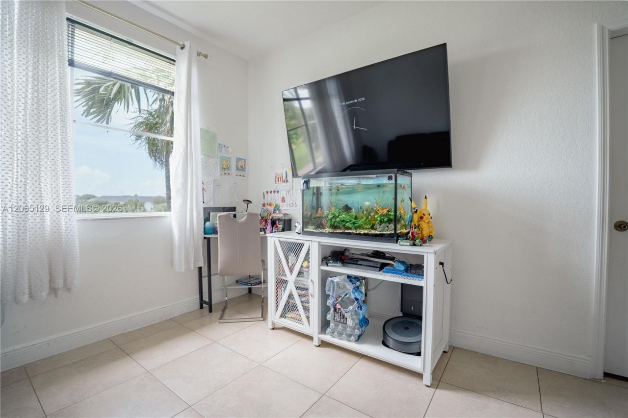 17600 NW 73rd Ave , Unit 201-6, Hialeah, FL 33015 Photo