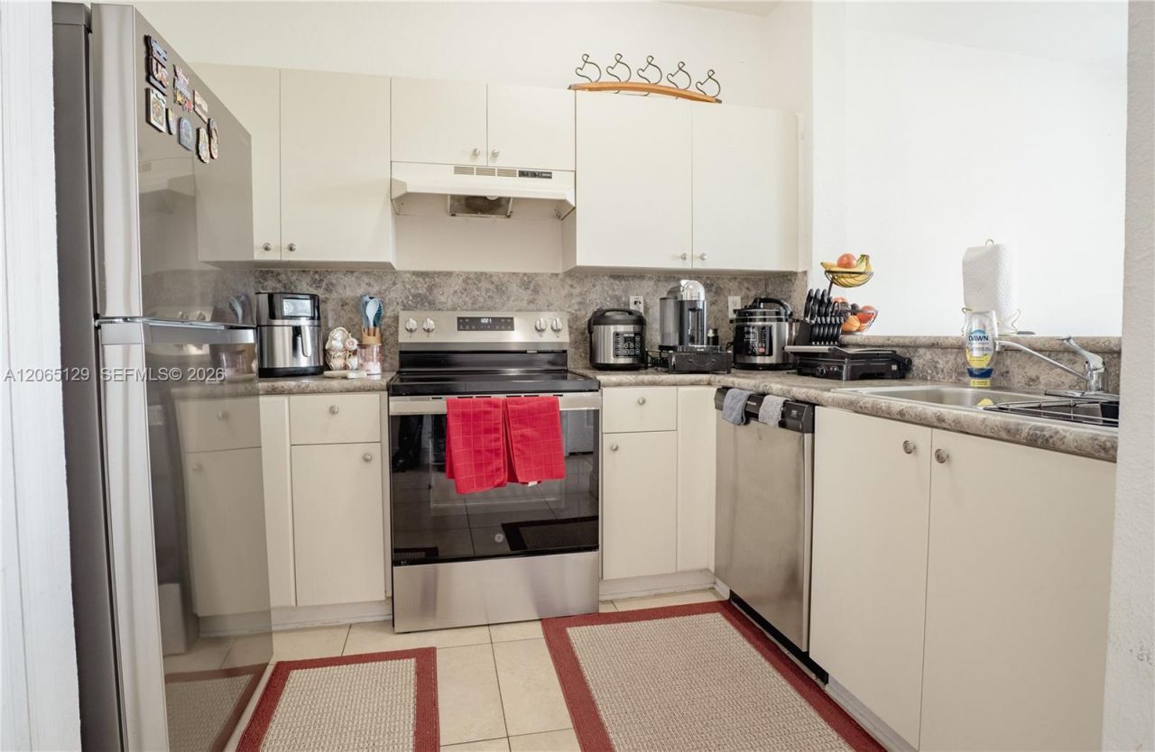 17600 NW 73rd Ave , Unit 201-6, Hialeah, FL 33015 Photo