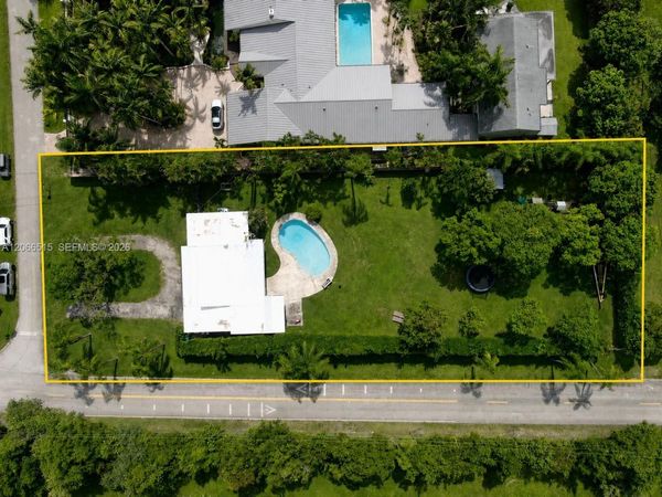 7550 SW 75th St , Miami, FL 33143