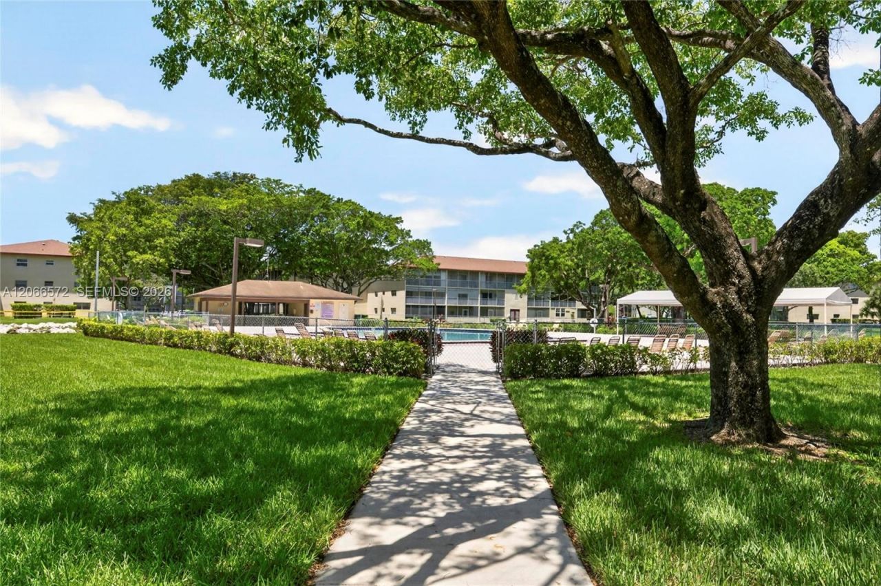801 SW 133rd Ter, Unit 118K, Pembroke Pines, FL 33027 Photo