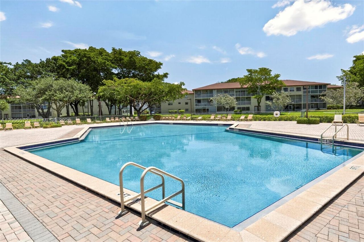 801 SW 133rd Ter, Unit 118K, Pembroke Pines, FL 33027 Photo