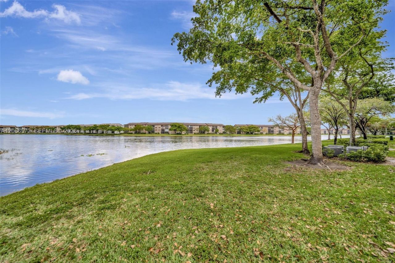 801 SW 133rd Ter, Unit 118K, Pembroke Pines, FL 33027 Photo