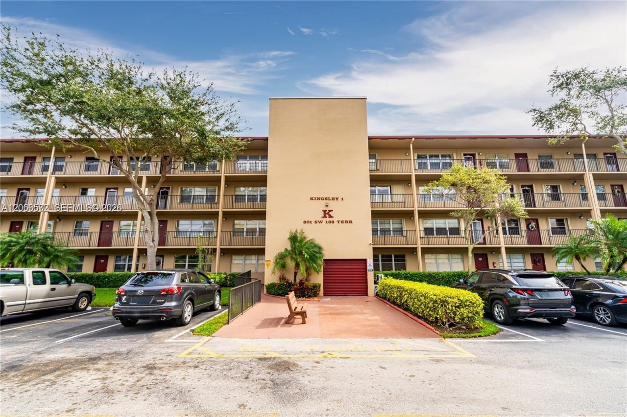 801 SW 133rd Ter, Unit 118K, Pembroke Pines, FL 33027 Photo