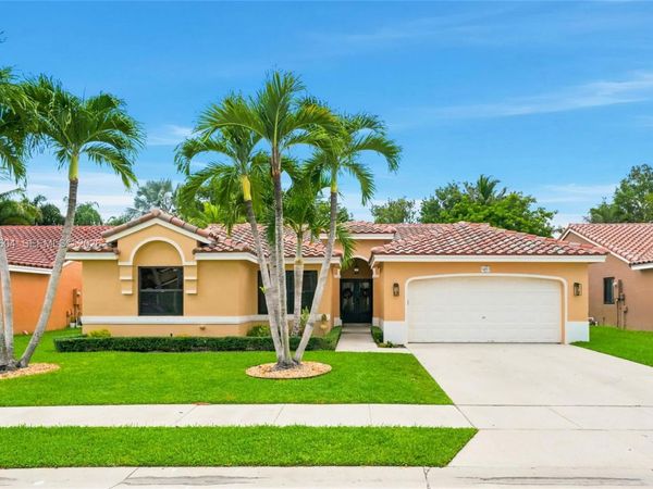 402 SW 200th Ter , Pembroke Pines, FL 33029