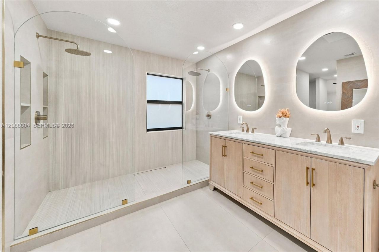 402 SW 200th Ter, Pembroke Pines, FL 33029 Photo