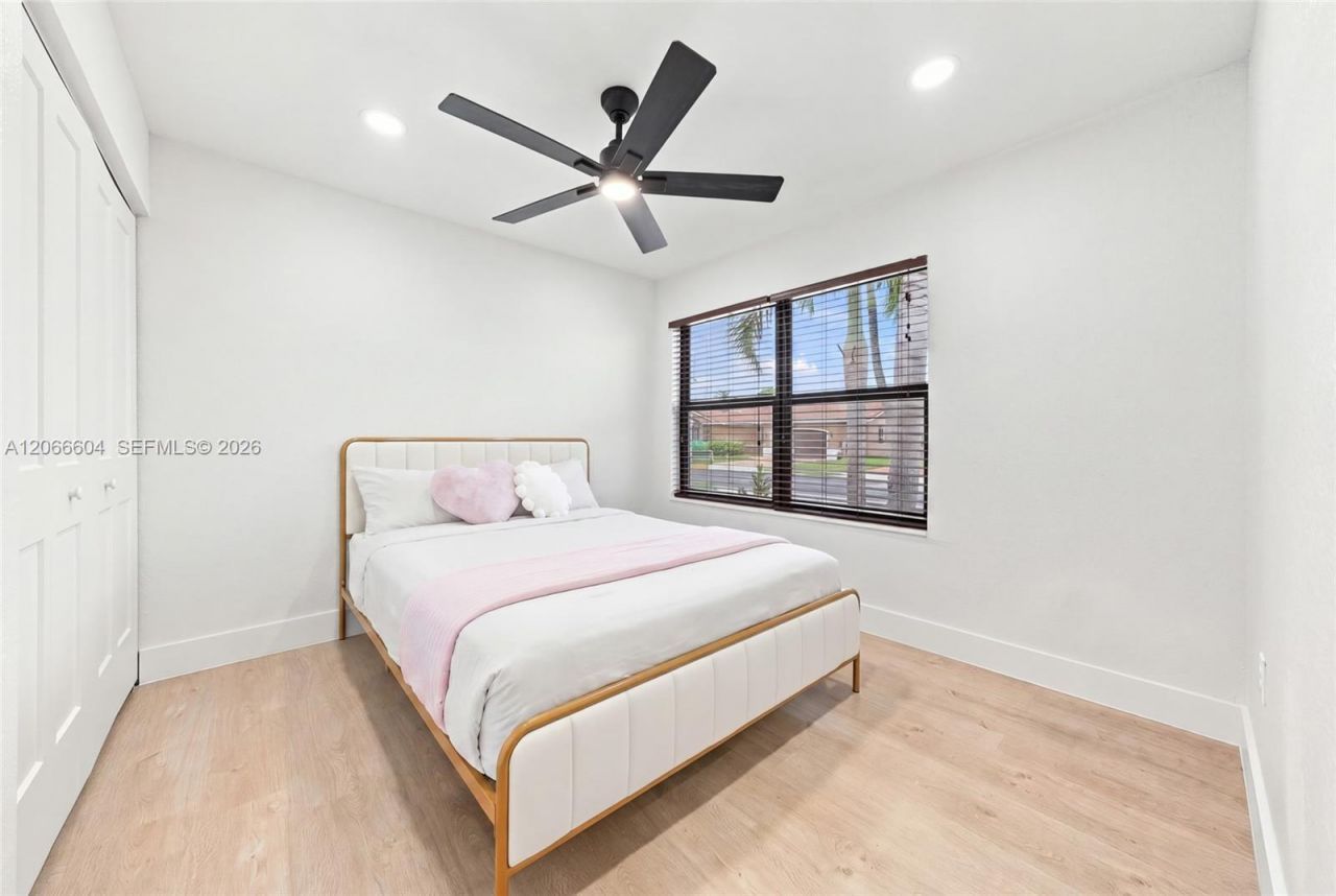 402 SW 200th Ter, Pembroke Pines, FL 33029 Photo