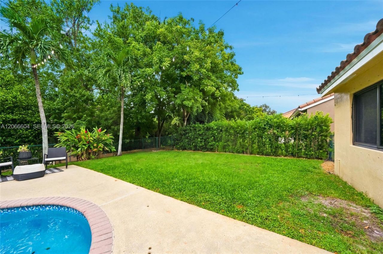 402 SW 200th Ter, Pembroke Pines, FL 33029 Photo