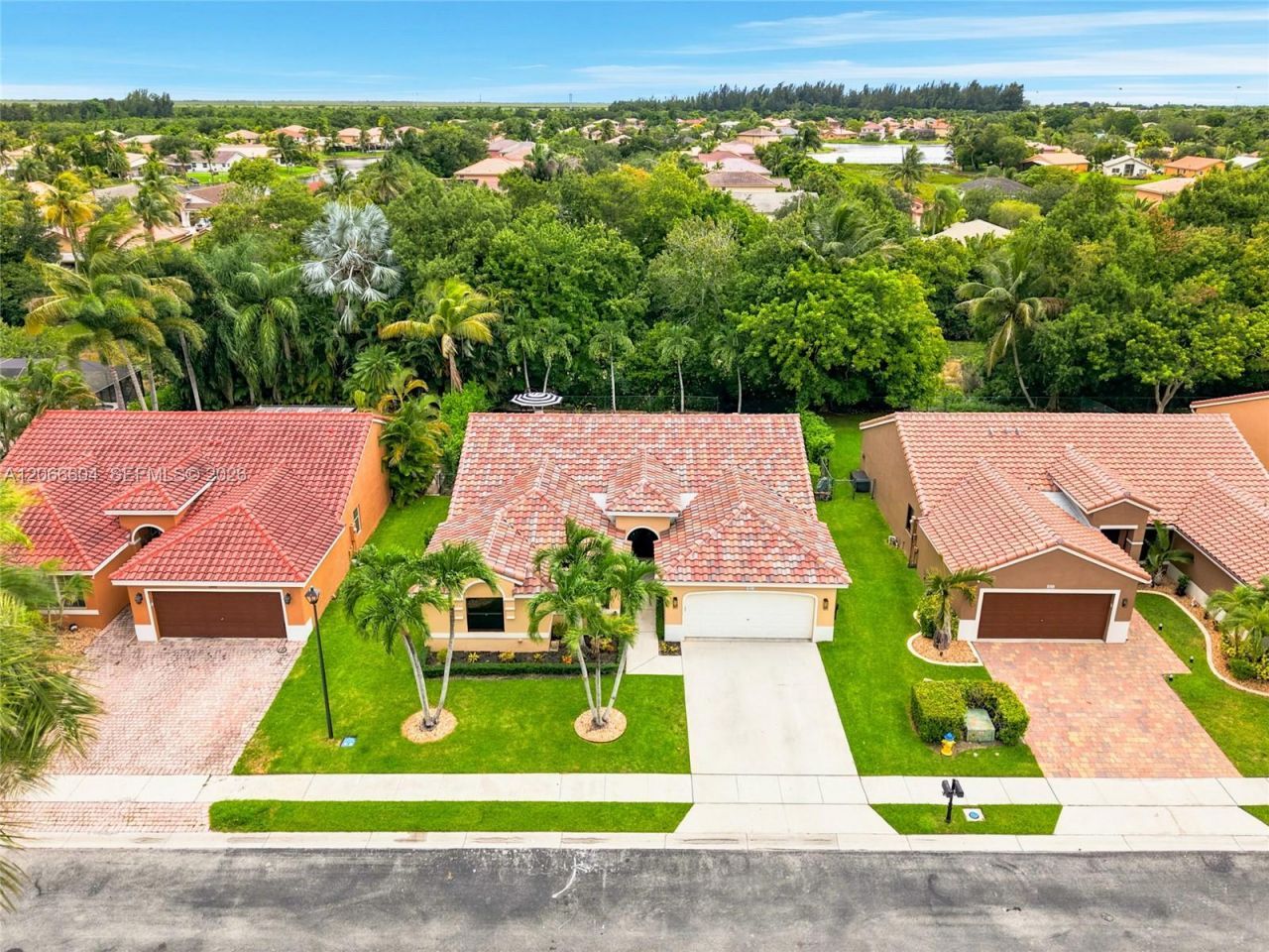 402 SW 200th Ter, Pembroke Pines, FL 33029 Photo