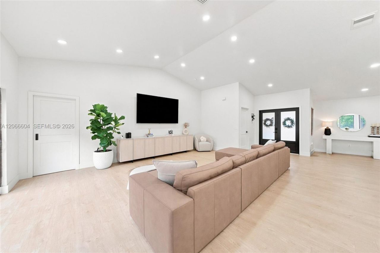 402 SW 200th Ter, Pembroke Pines, FL 33029 Photo