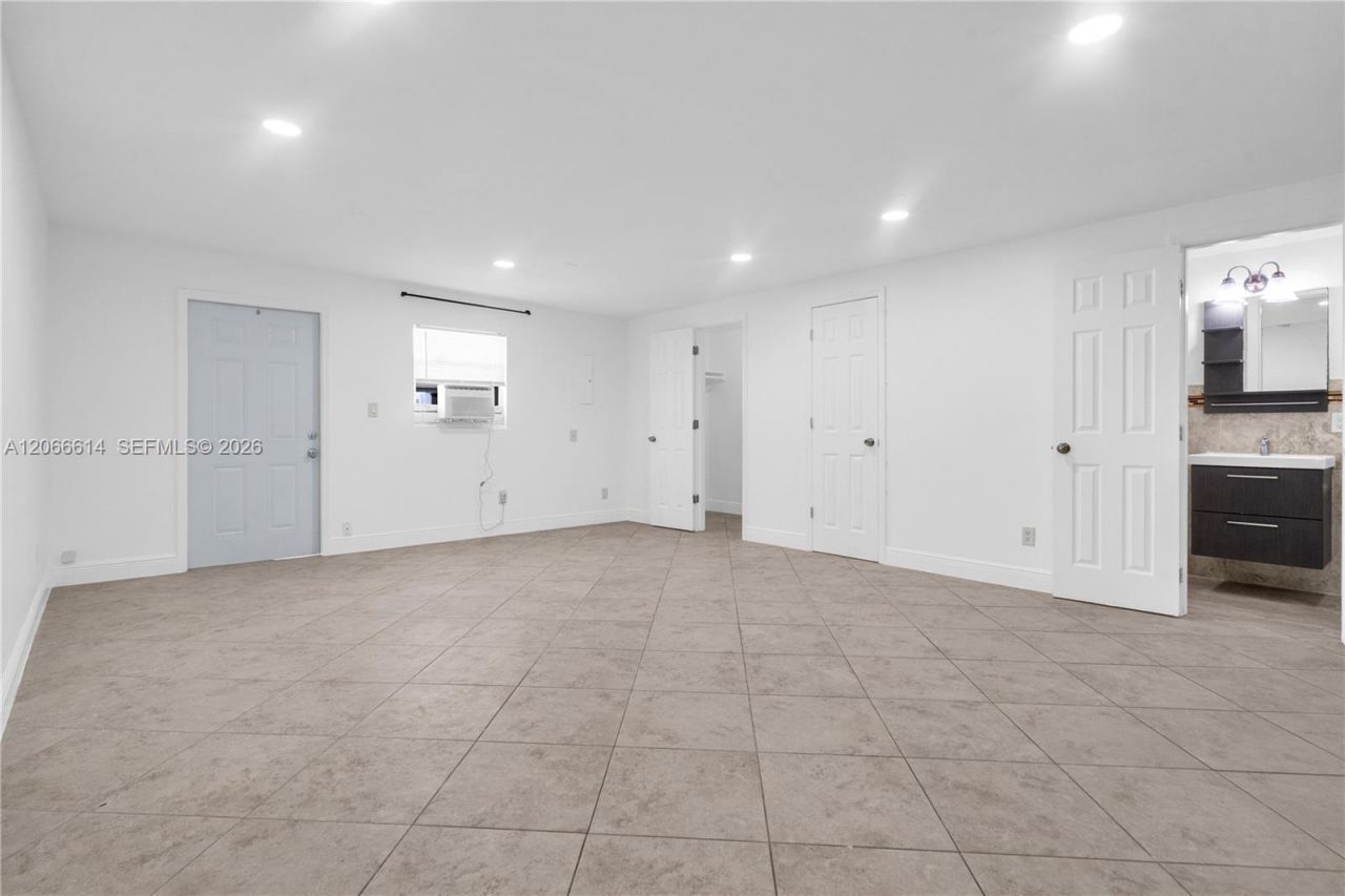 1041 NE 9th Ave, Unit A1, Fort Lauderdale, FL 33304 Photo