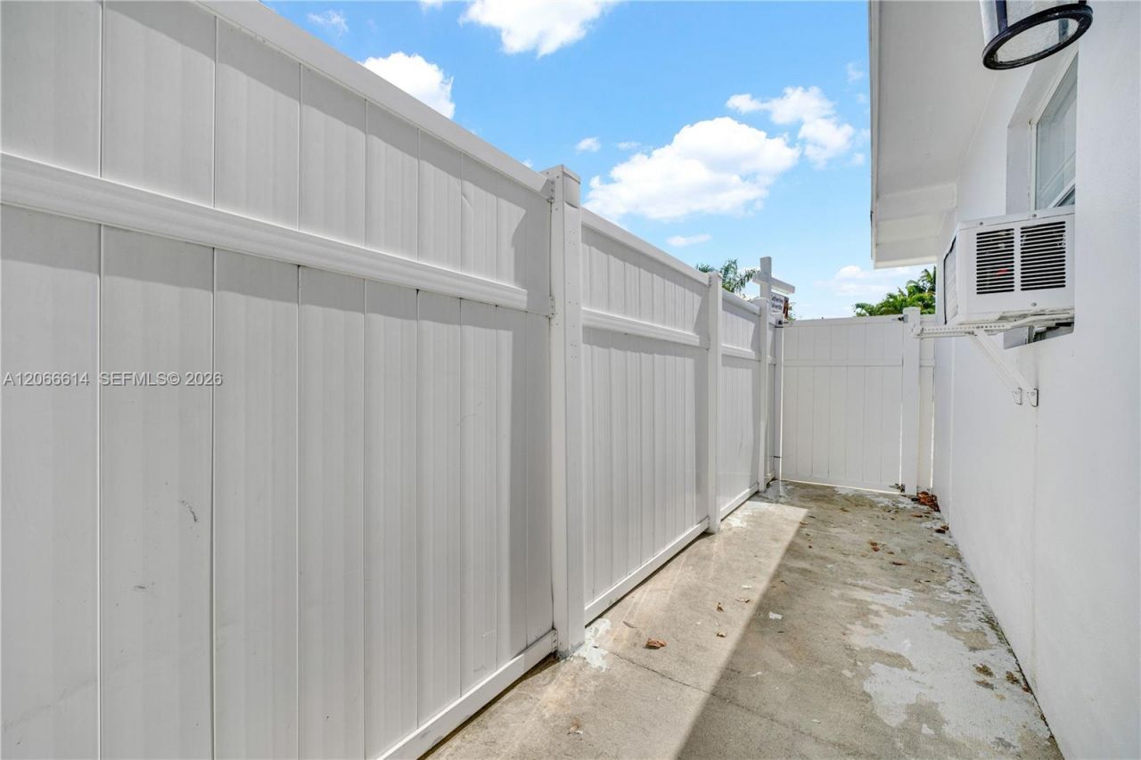 1041 NE 9th Ave, Unit A1, Fort Lauderdale, FL 33304 Photo