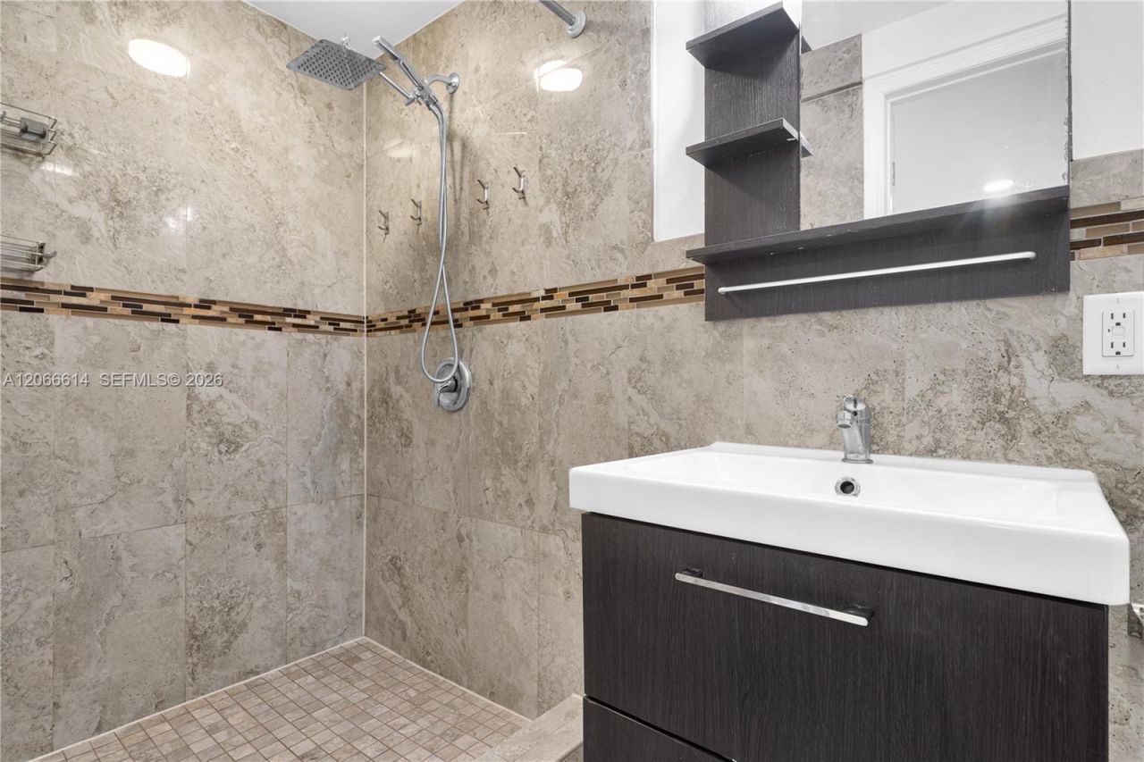 1041 NE 9th Ave, Unit A1, Fort Lauderdale, FL 33304 Photo