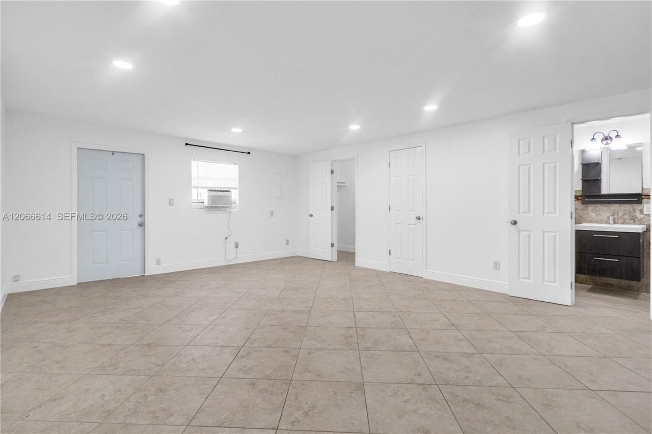 1041 NE 9th Ave, Unit A1, Fort Lauderdale, FL 33304 Photo