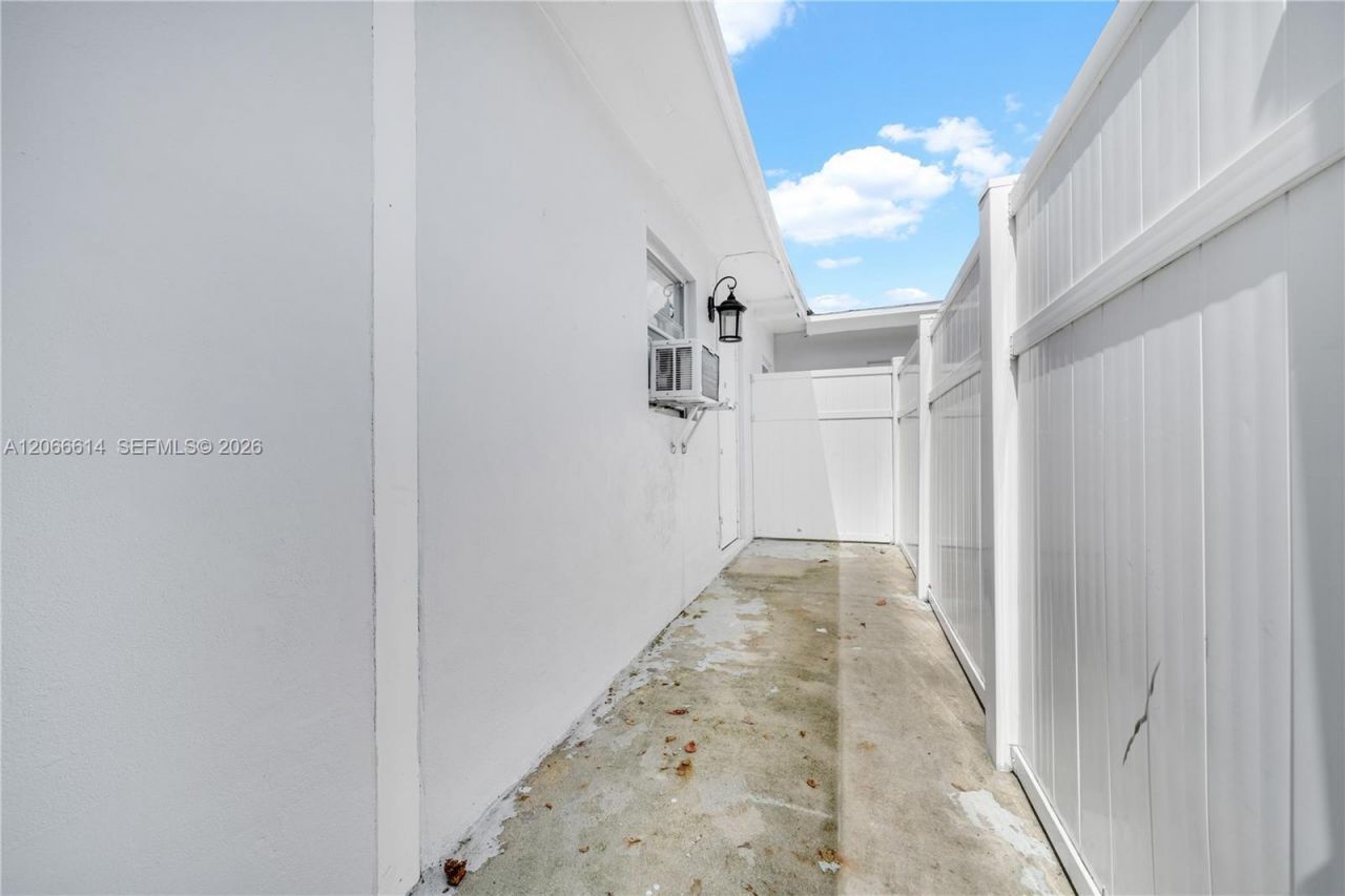 1041 NE 9th Ave, Unit A1, Fort Lauderdale, FL 33304 Photo