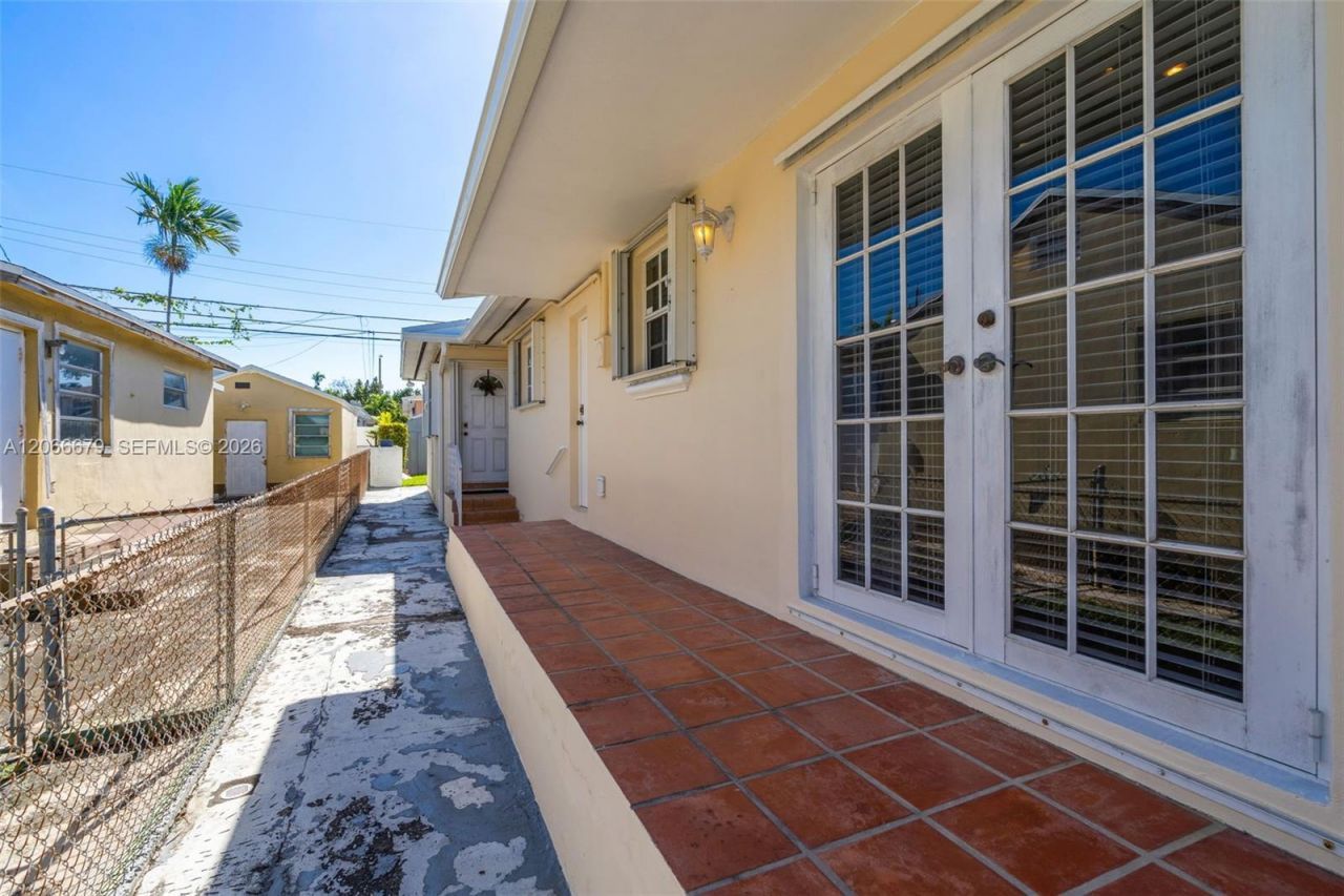 3640 SW 25th St, Unit 1, Miami, FL 33133 Photo