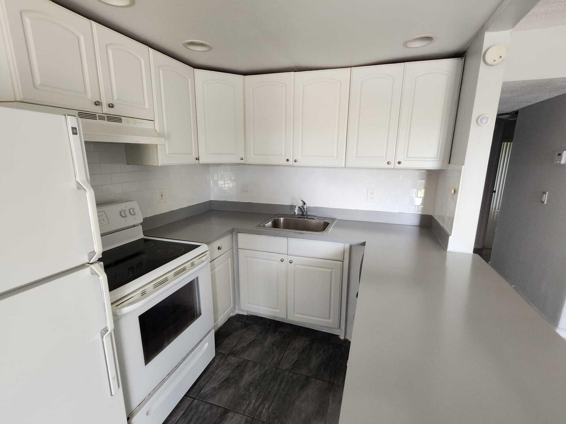 100 Village Green Circle E, Unit B212, Palm Springs, FL 33461 Photo