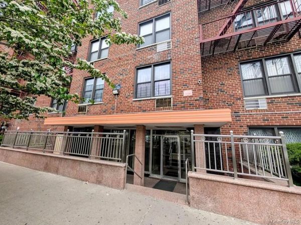 170-06 88th Avenue , Unit 2D, Jamaica, NY 11432