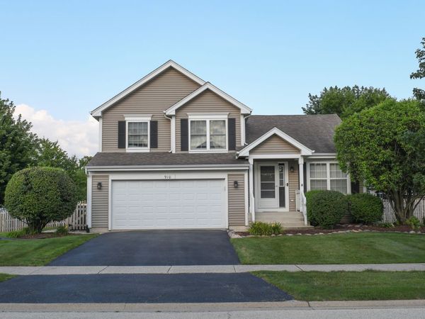 910 Carlyle Drive , New Lenox, IL 60451