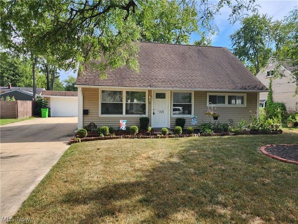 221 Wallace Drive , Berea, OH 44017
