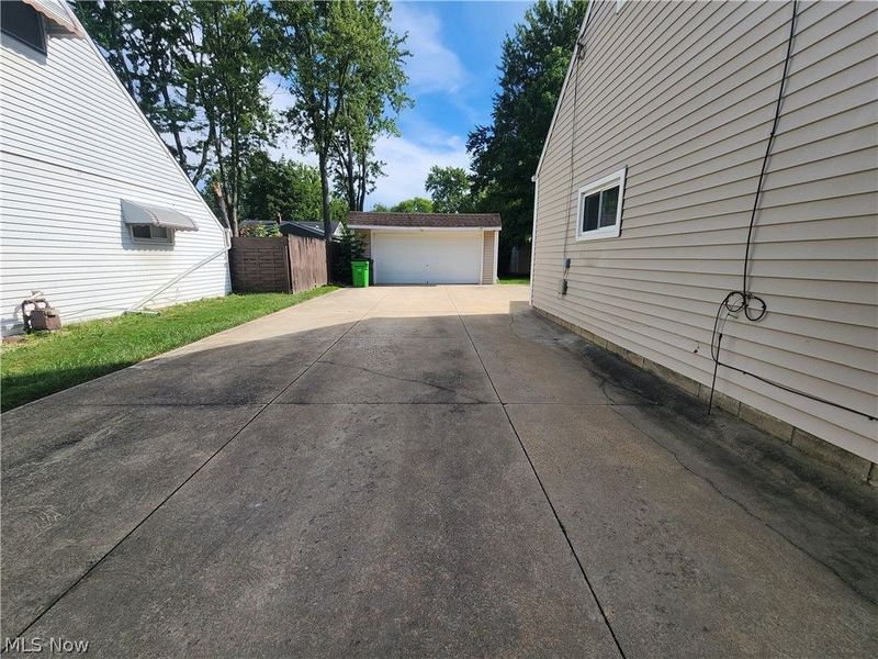 221 Wallace Drive, Berea, OH 44017 Photo 18