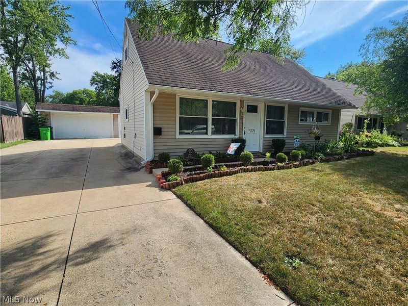 221 Wallace Drive, Berea, OH 44017 Photo 2
