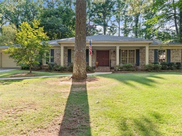 4124 Lakepoint Drive, Tuscaloosa, AL 35405