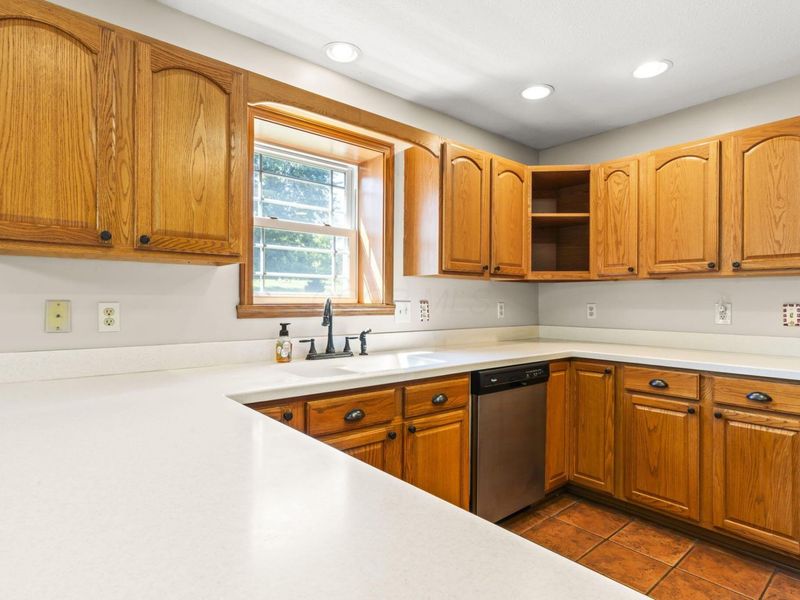 251 Alcon Drive, Newark, OH 43055 Photo 8