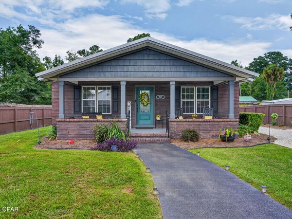 717 Sinclair Street , Chipley, FL 32428