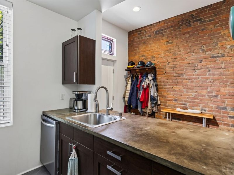 331 Milton Street, Cincinnati, OH 45202 Photo 8
