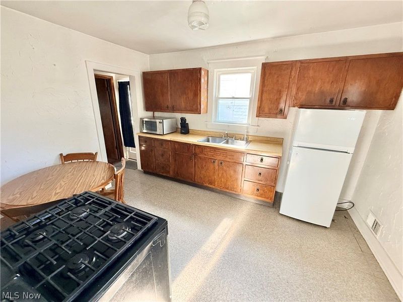 934 Buena Vista Boulevard, Steubenville, OH 43952 Photo 25