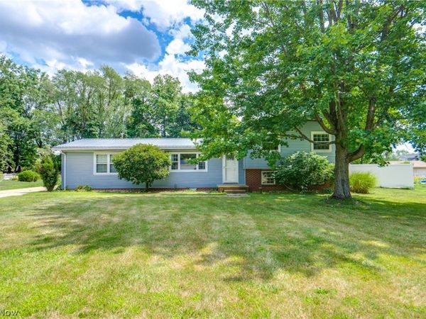 7320 Lourelton Avenue NW, North Canton, OH 44720