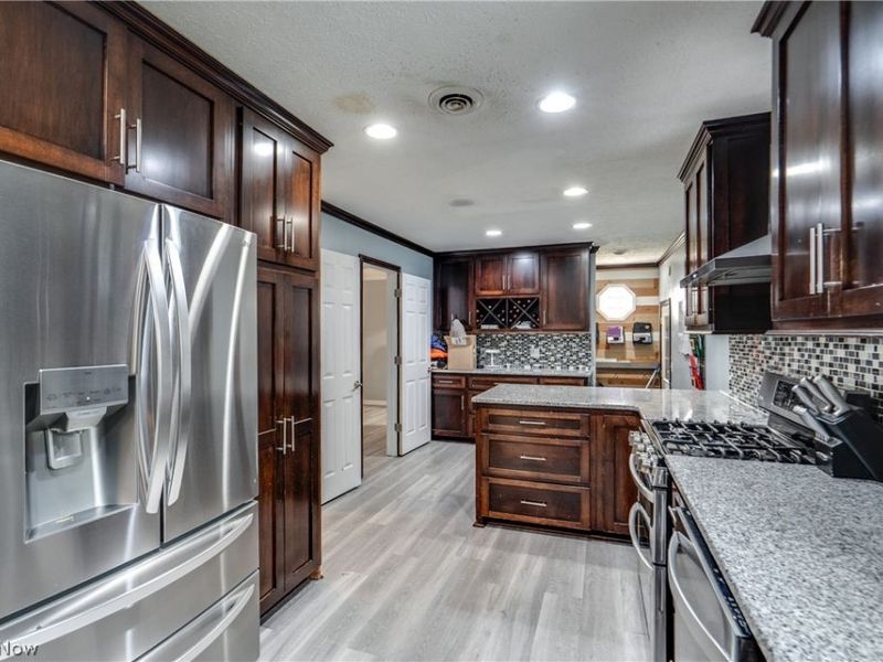 7320 Lourelton Avenue NW, North Canton, OH 44720 Photo 9