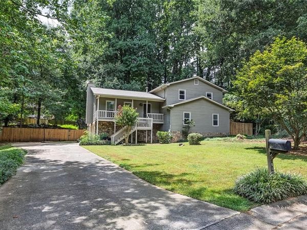 917 Andover Court , Woodstock, GA 30188