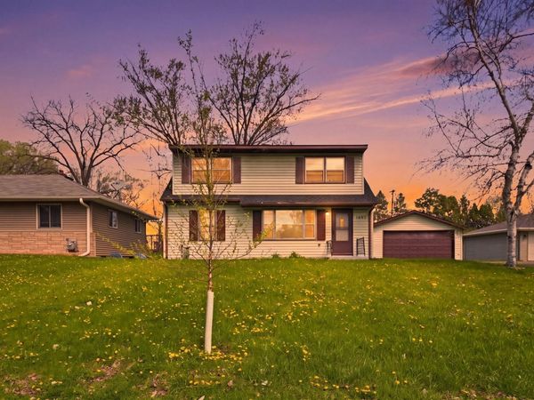 1697 Rose Place , Roseville, MN 55113