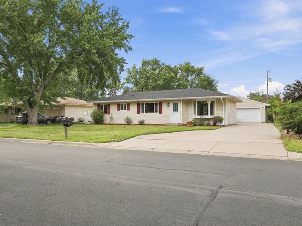 2107 Shale Lane, Eagan, MN 55122