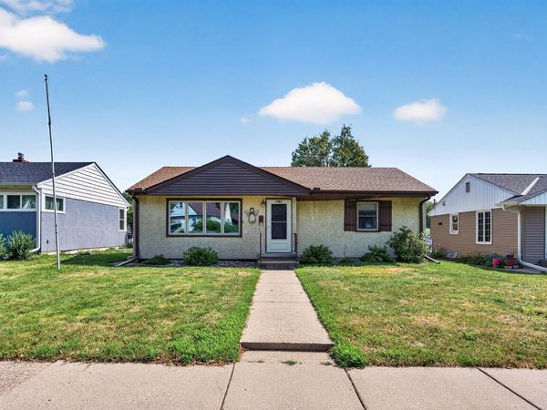 1582 Hoyt Avenue E, Saint Paul, MN 55106