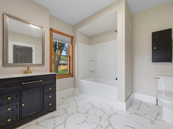 210 W Holly Street, Owatonna, MN 55060
