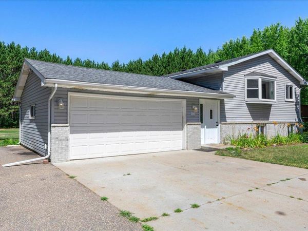 107 221st Avenue NW, Oak Grove, MN 55011